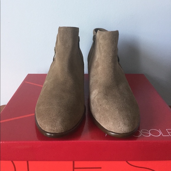 Aerosoles brown suede ankle boot, 8 - Picture 2 of 6