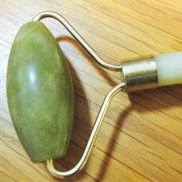 Natural Jade stone facial massager roller. - Picture 3 of 4