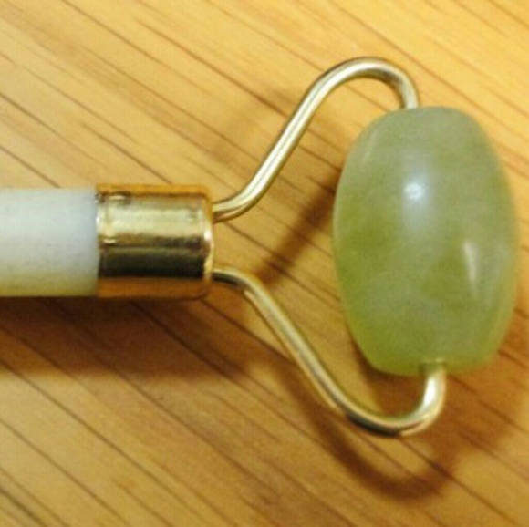 Natural Jade stone facial massager roller. - Picture 4 of 4