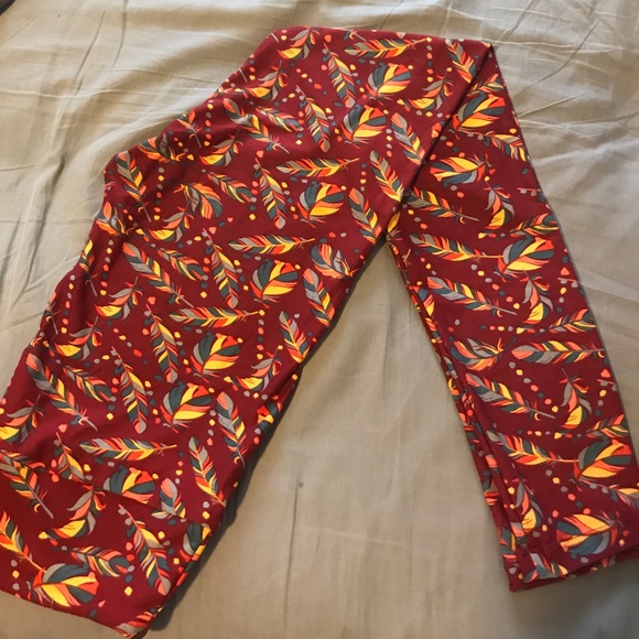 NEW. LLR lularoe OS feather design leggings - Picture 2 of 3