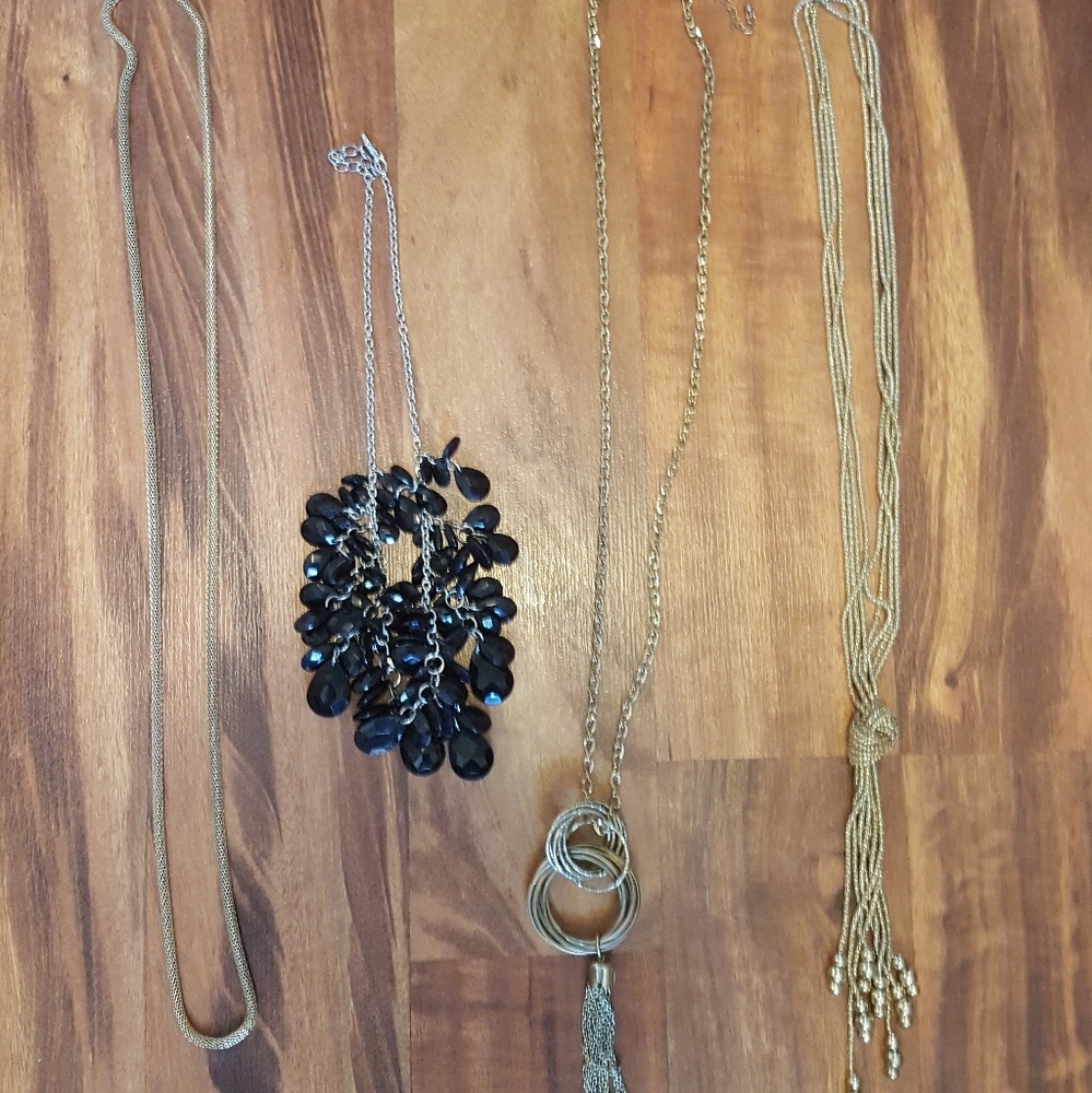 Lot of 4 necklaces