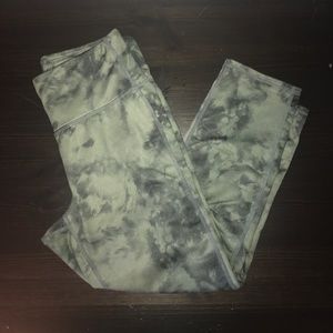 Tie dye Athleta cropped leggings