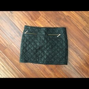 QUILTED FAUX LEATHER MINI SKIRT