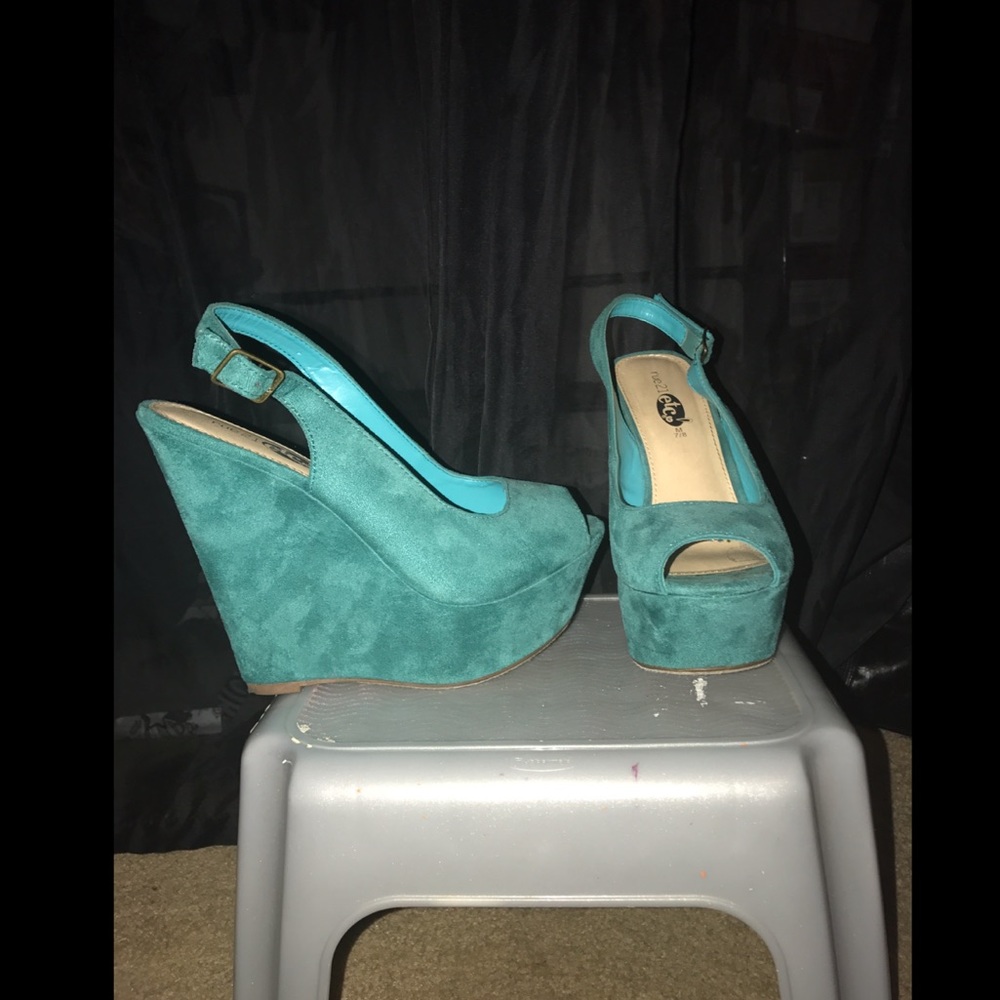 Teal wedges