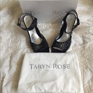 Elegant beautiful worn 1x for a wedding Taryn Rose