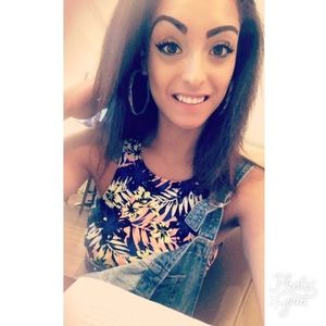 Meet your Posher, Alexis