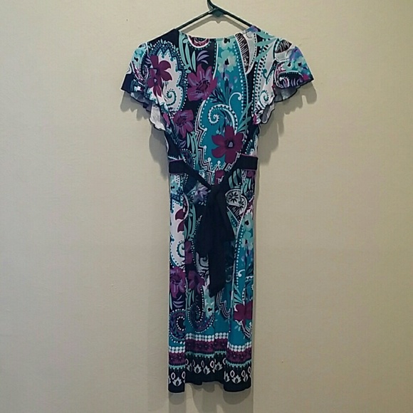 Low cut summer dress with tie in back - Picture 2 of 4