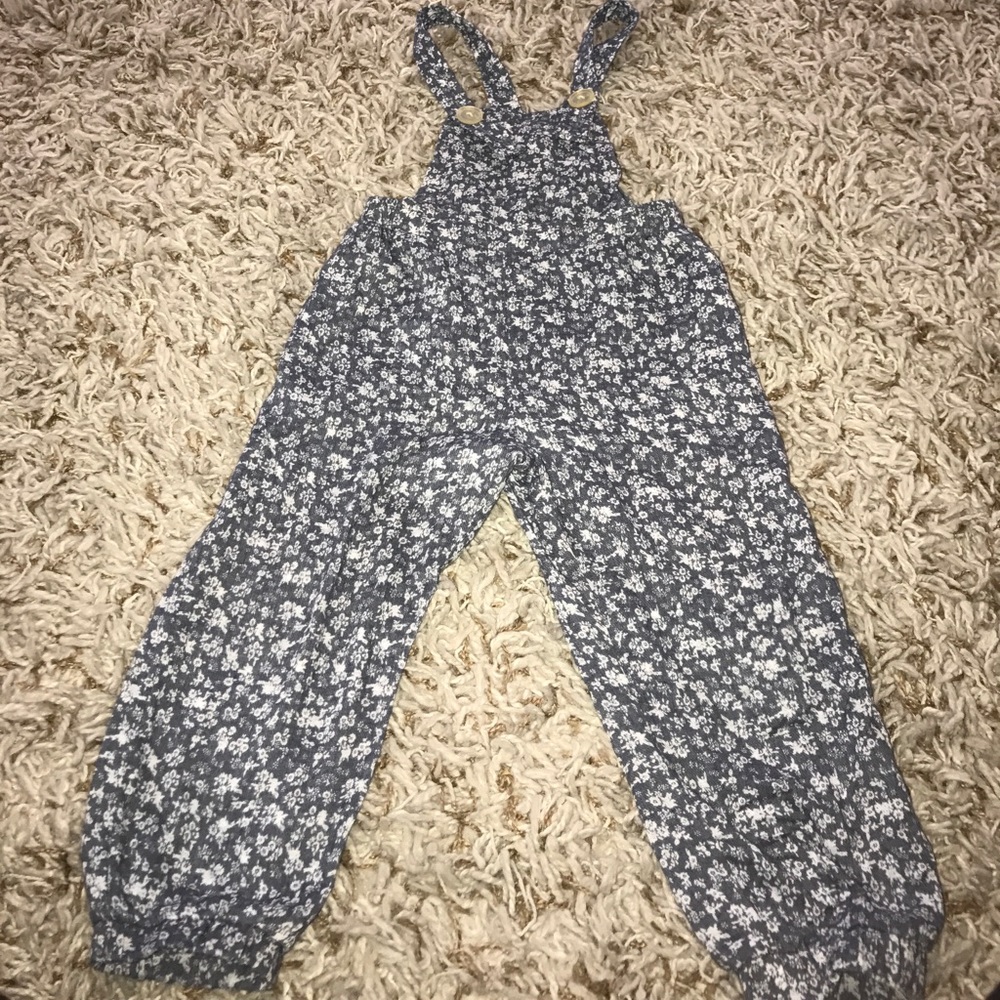 Hannah banana by Sara Sara flower overall jumper