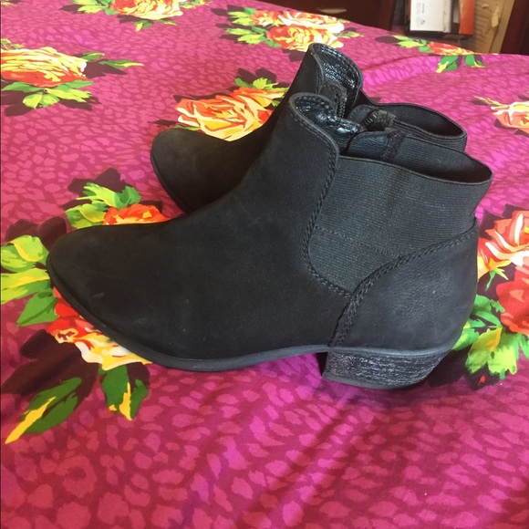 Black Steve Madden booties - Picture 2 of 6