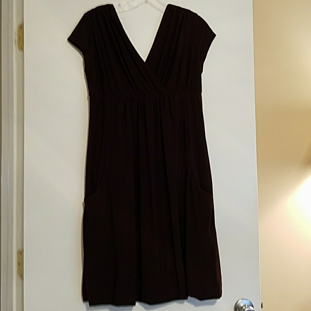 Casual V-Neck Dress with Pockets!