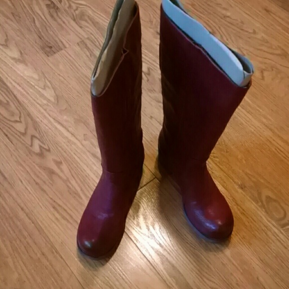 Very Volatile Very Volatile Hollis Boots Red NWT from T Very Volatile Very Volatile Hollis Boots Red NWT from T