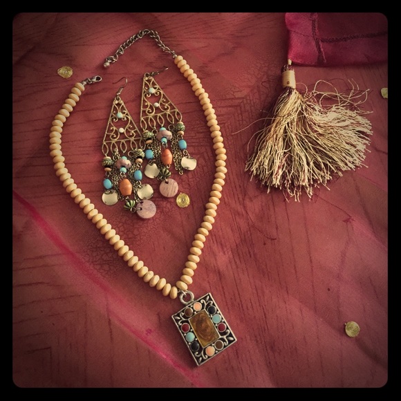 Earring - Picture 1 of 1