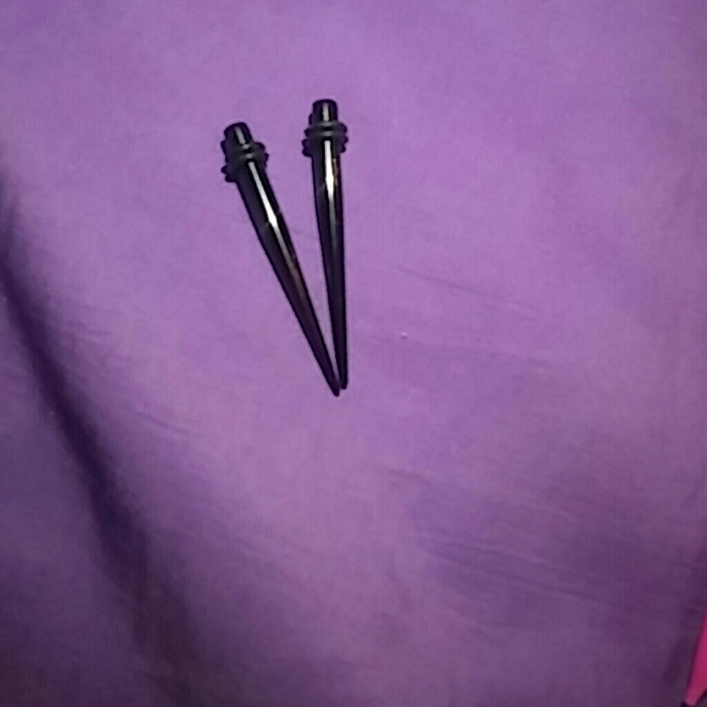 1 pair of gauges