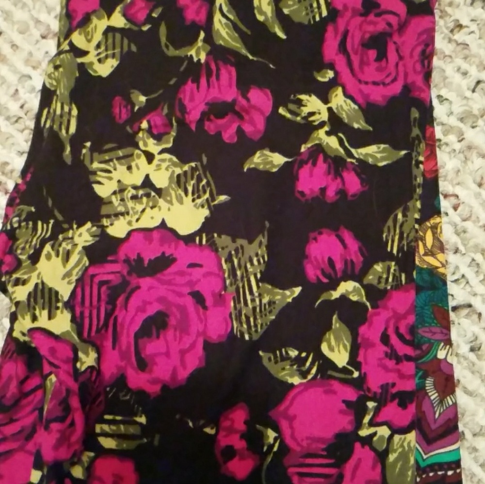 Lularoe os roses black background