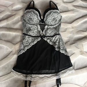 VS LACE LINGERIE WITH GARTER BELT