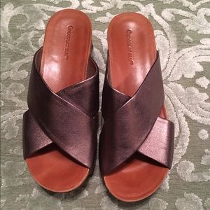 Bronze colored wedged by Chocolat Blu