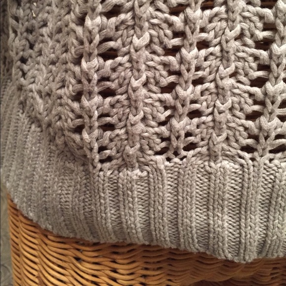 Banana Republic Pullover - Picture 3 of 3