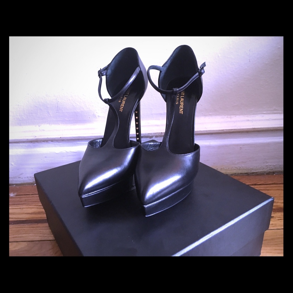 Stylist Sale - Saint Laurent Janis T-Strap Pumps