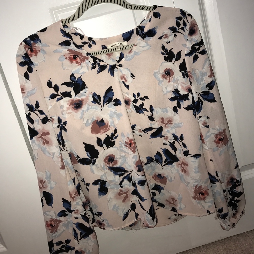 Super cute floral pattern top