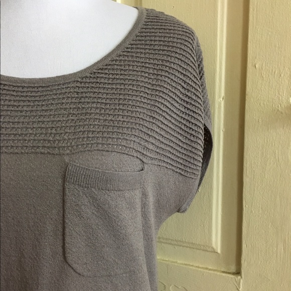 Ann Taylor Taupe Short Sleeve Knit Tee (M) - Picture 4 of 8