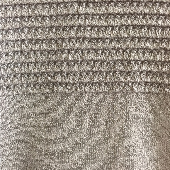 Ann Taylor Taupe Short Sleeve Knit Tee (M) - Picture 7 of 8