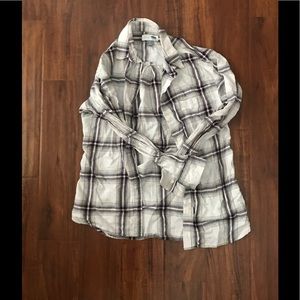 PLAID BUTTON UP