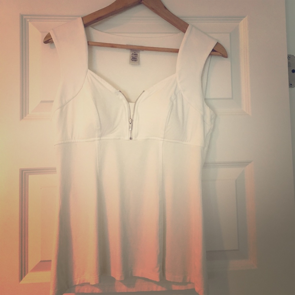 EUC Cache Sleeveless Top