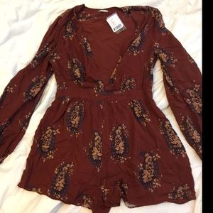 NWT Lightweight V neck long sleeve romper
