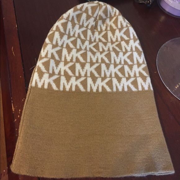 Authentic Tan Michael Kors beanie - Picture 5 of 6