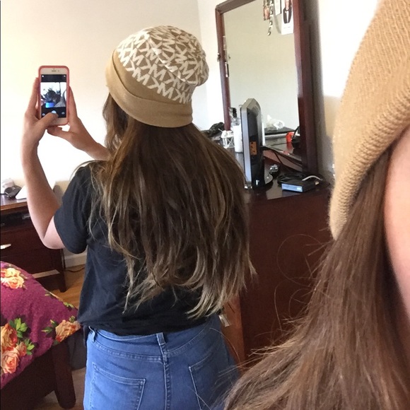 Authentic Tan Michael Kors beanie - Picture 3 of 6