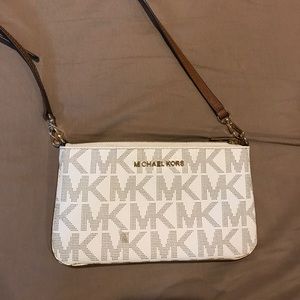 MICHAEL KORS small cross body bag in cream & tan