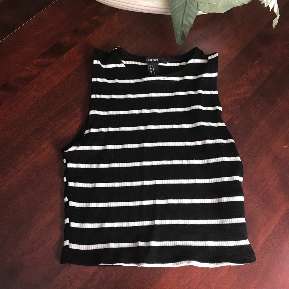 Black and white striped crop top✨💁🏽