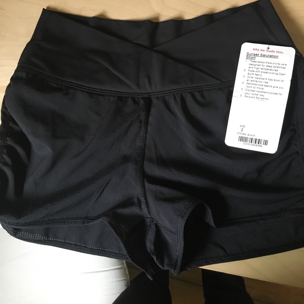 Lululemon sunset salutation shorts