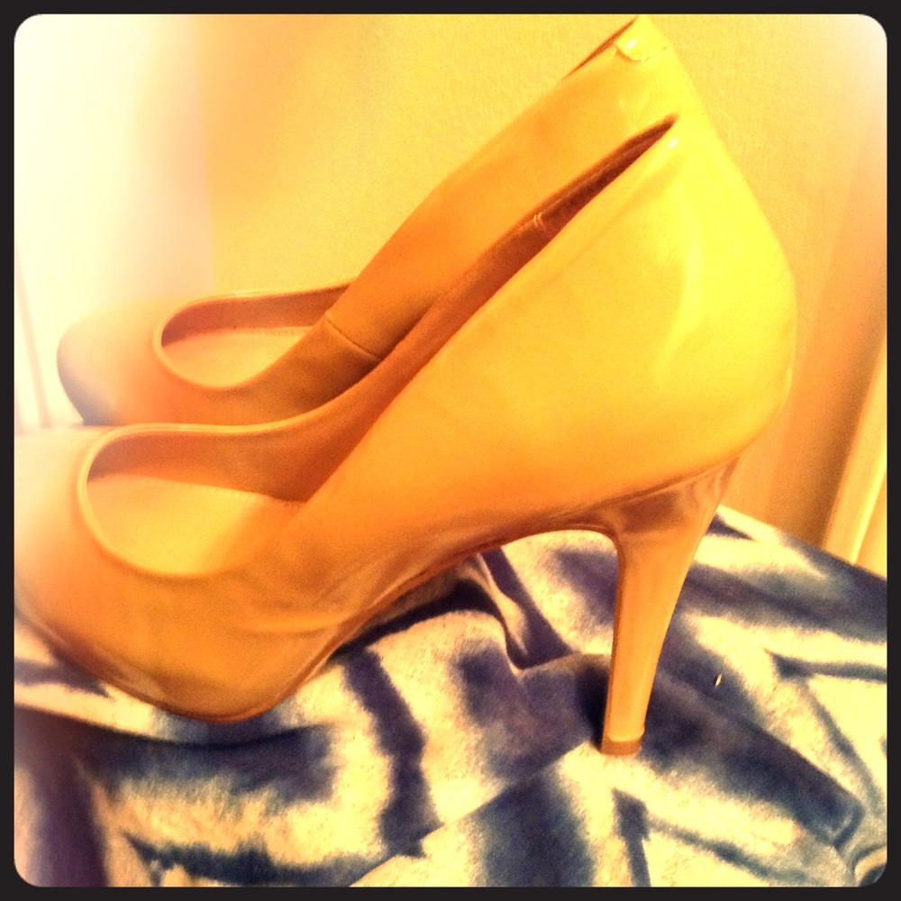 Steve Madden Nude Heels