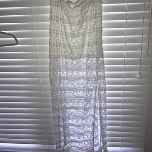 Long maxi skirt with slit on the side