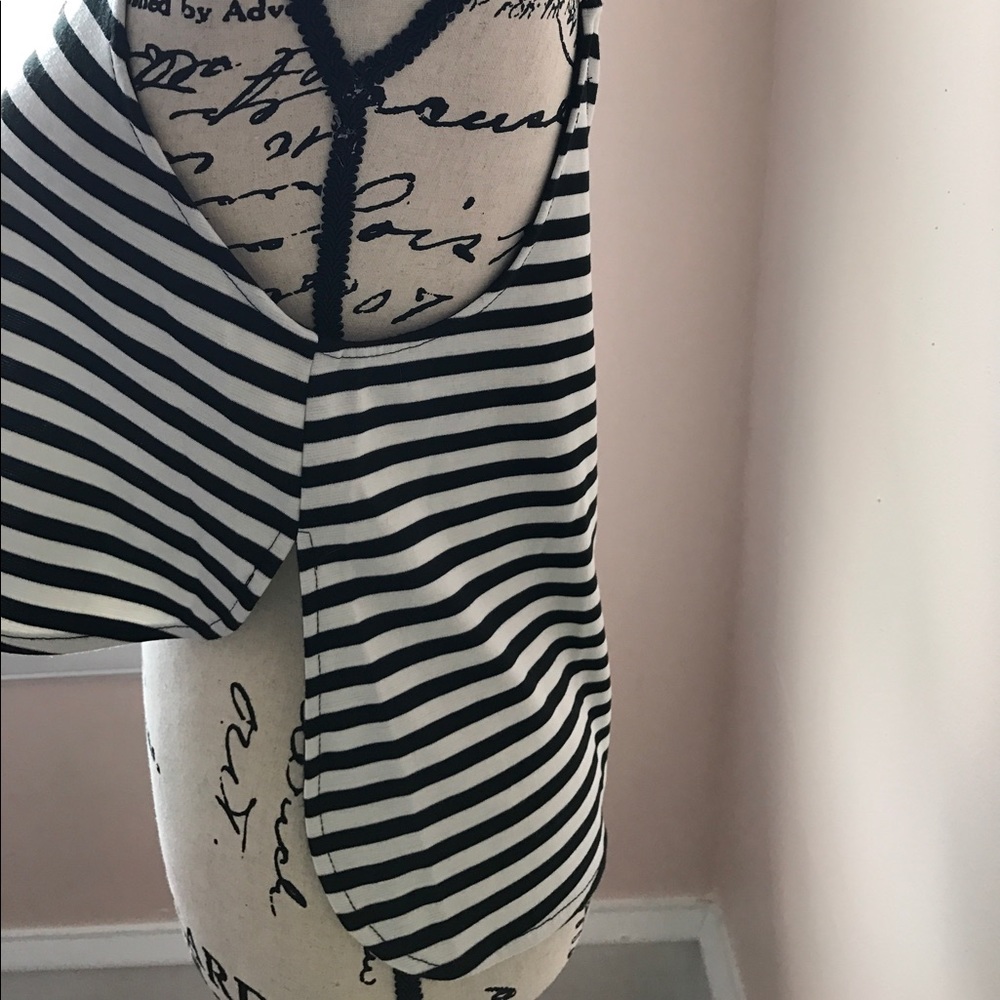 Silence + Noise High Low Tank Top. Size M - Picture 6 of 7