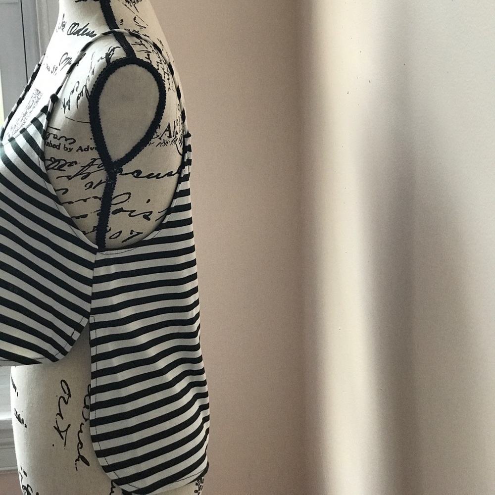 Silence + Noise High Low Tank Top. Size M - Picture 7 of 7