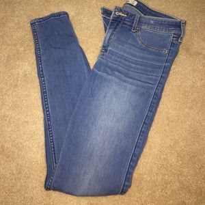 barely worn hollister medium wash jeans