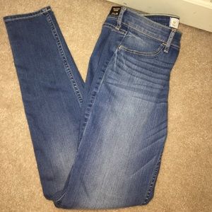 NWT medium wash Hollister jeans 5R