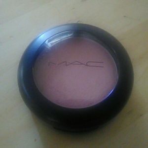 MAC EYESHADOW