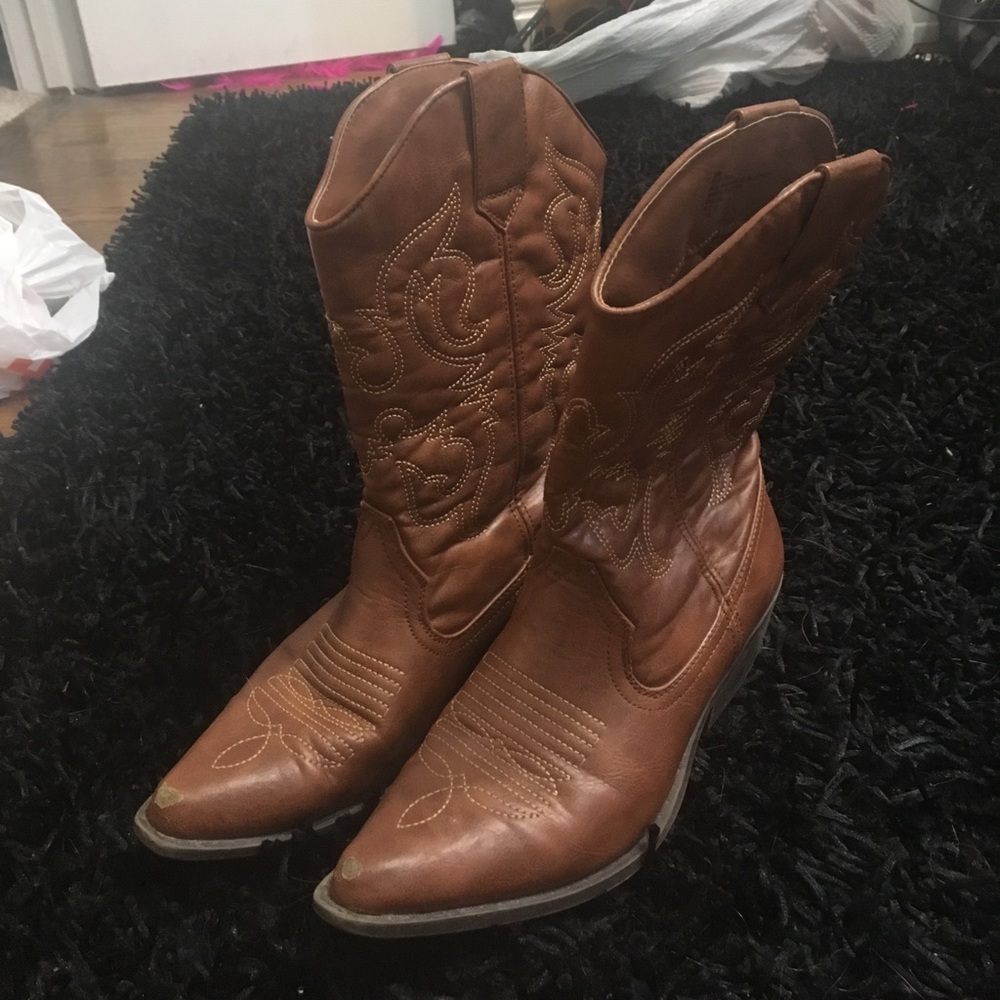 Brown cowgirl boots