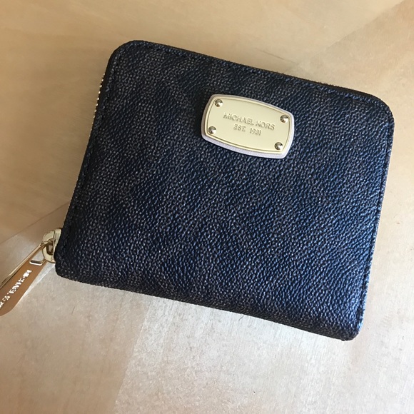 NWT Authentic Michael Kors Jet set Half Zip! - Picture 1 of 5