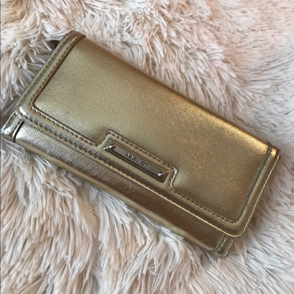 Chic Gold Wallet!