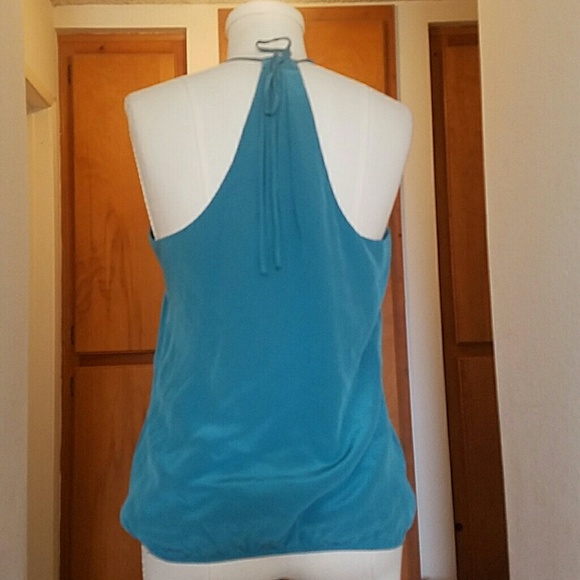 Teal top with embroidered white flowers - Picture 2 of 2