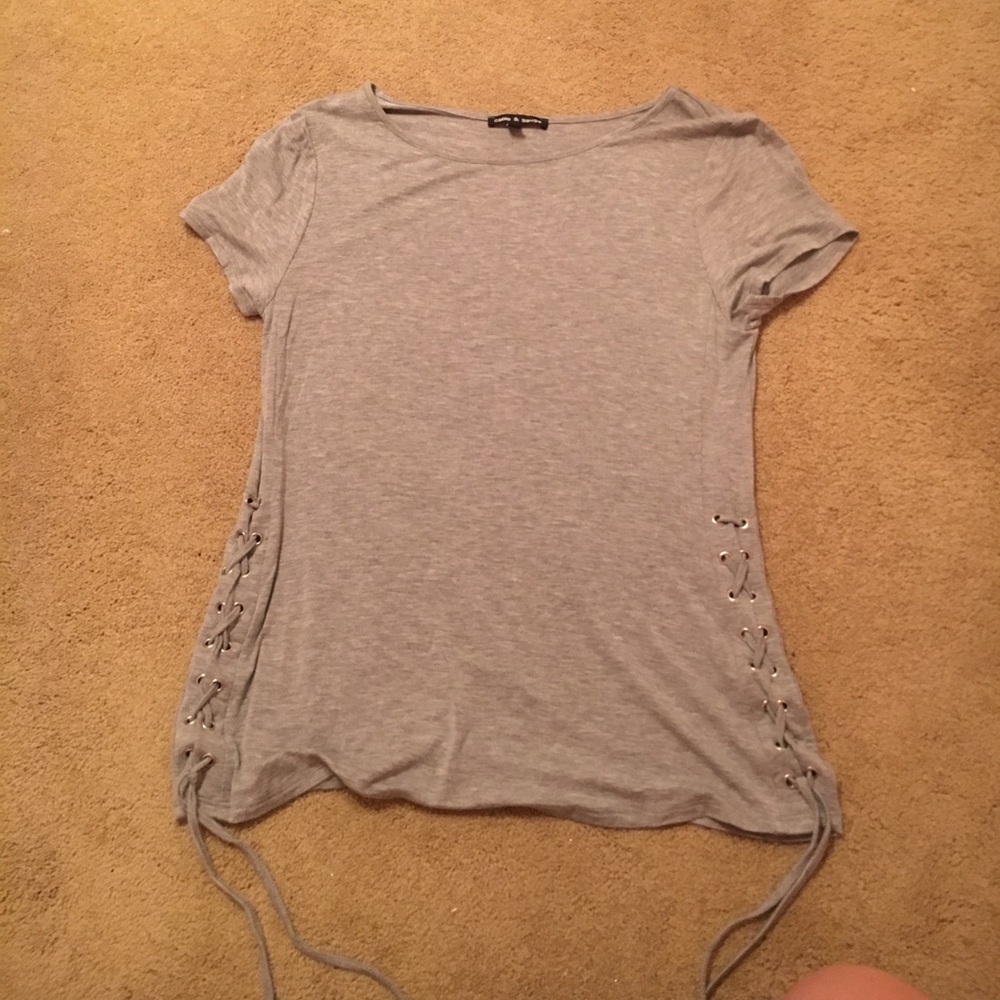 grey tshirt