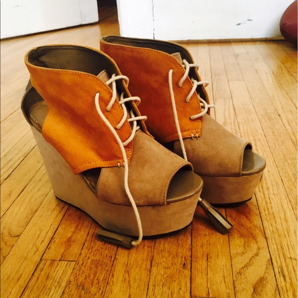 DIVIDED platform lace up high heeled booties 👠