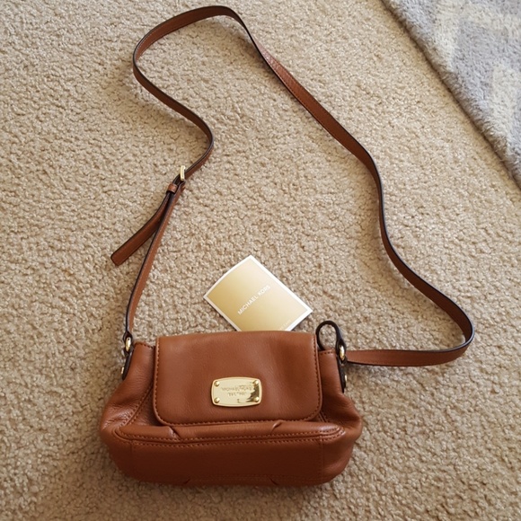 Michael Kors Handbags - Michael Kors crossbody bag