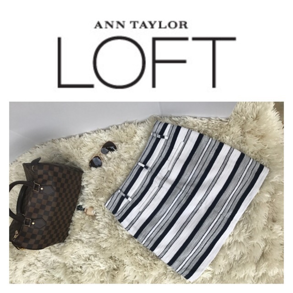 Anne Taylor Loft Size 6 navy blue and white skirt