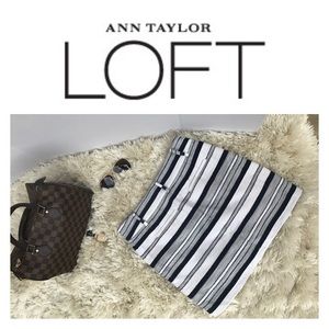 Anne Taylor Loft Size 6 navy blue and white skirt