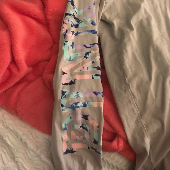 Vs pink tee - Picture 2 of 4